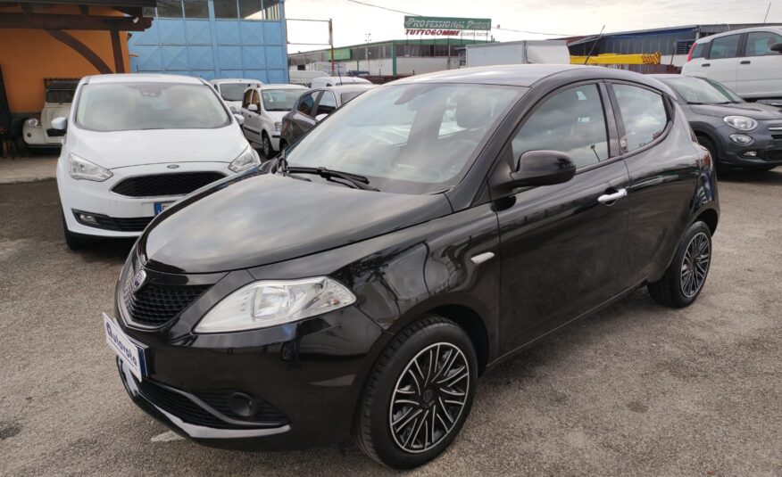 LANCIA YPSILON 1.2 69 CV GPL ECOCHIC GOLD